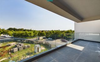 Apartament modern cu 4 camere, curte și terasă – liniște și confort ap - Poză 4