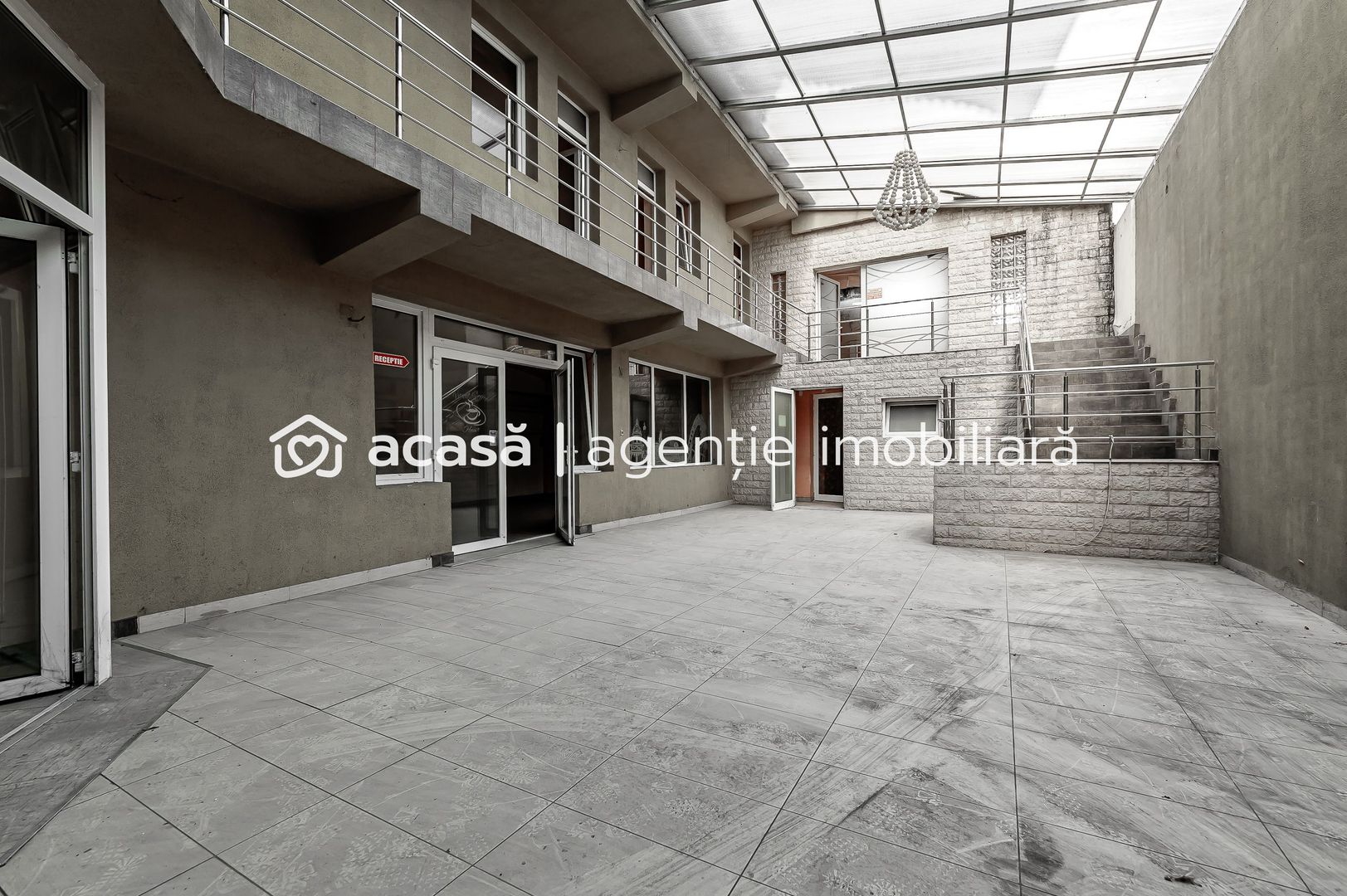 Spațiu generos în centrul Aradului. Ideal pentru birouri sau cabinete - Poză 6