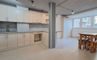 La Cheie, Manastur, Piata Flora!! - Poză 1