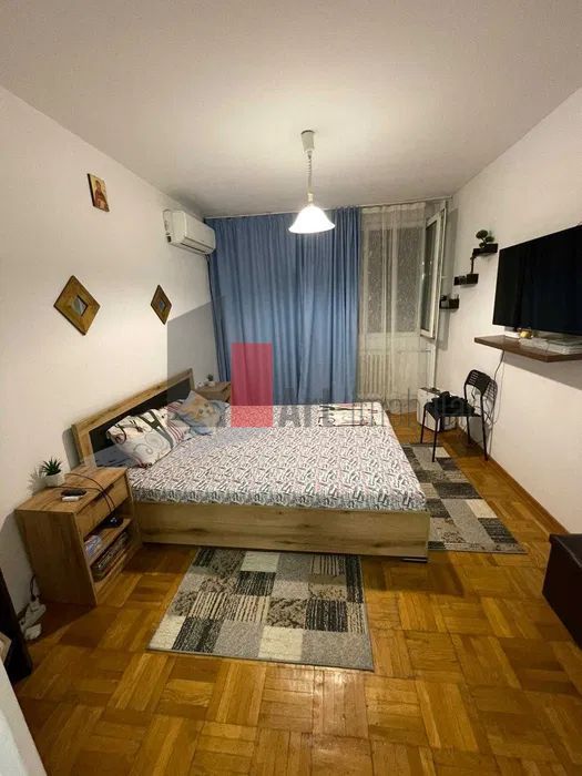 Vânzare apartament decomandat 3 camere - Bd. Obregia - Poză 1