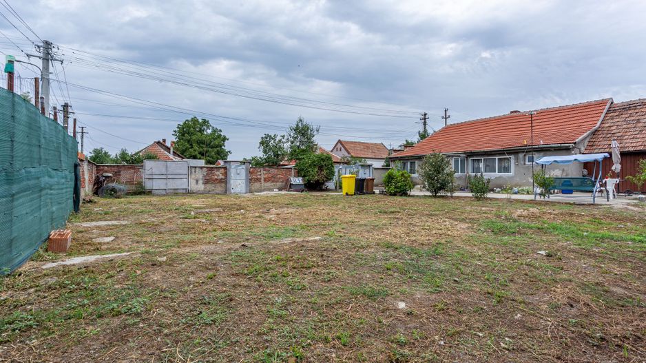 Casă individuală cu teren generos pe colț, în Gai - Poză 1