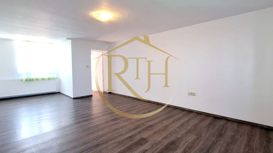 Oferim spre inchiriere, Apartament spatios, 4 camere, pentru locuit sau Firme - Poză 9