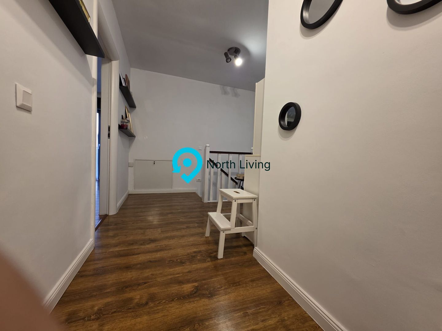 Casa 4 camere + curte 300 mp Tunari - Poză 6