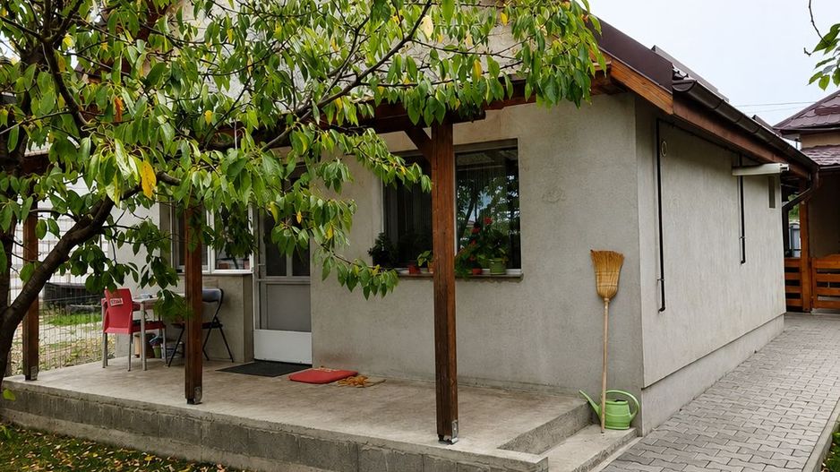 Proprietate cu două locuințe, garaj încălzit, foișor, 600 mp in Ernei - Poză 16