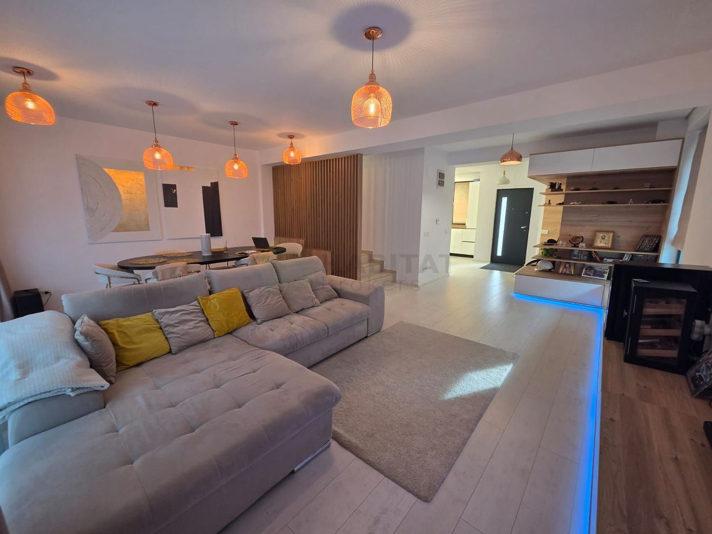 Vilă  cu mansardă, piscină și design modern – Tunari - Poză 3