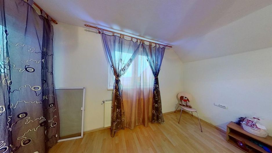 Proprietate pe 2 niveluri, curte individuala si garaj, cartier linistit, Rasnov. - Poză 27