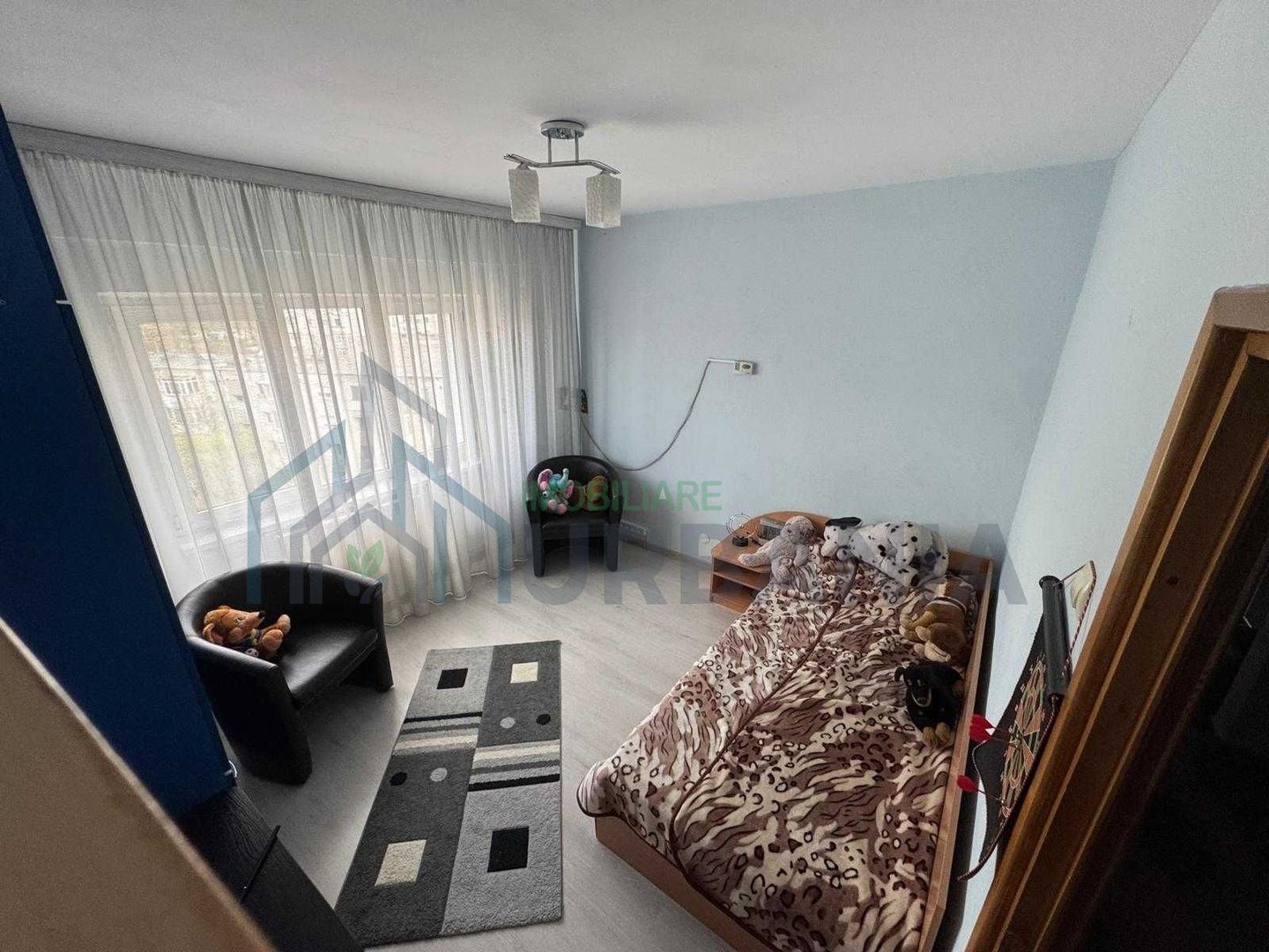Apartament 3 camere, cartierul Alexandru cel Bun, etaj intermediar, vedere bulevard - Poză 3
