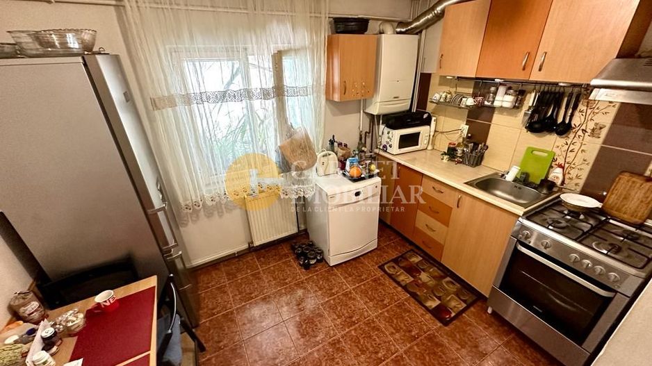 3 Camere Decomandat - Etaj 3 - Zona Nicolina 2- Bloc 1982 - Poză 4