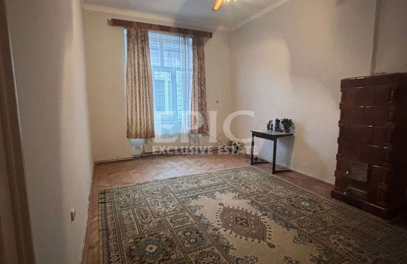 Casa de vanzare in centru orasului - Poză 1