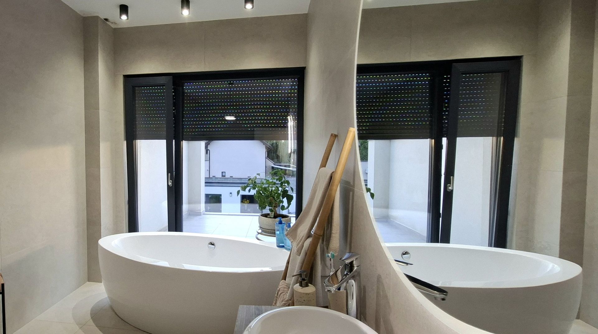 Locuinta individuala exclusivista cu piscina - Dumbravita - Poză 18