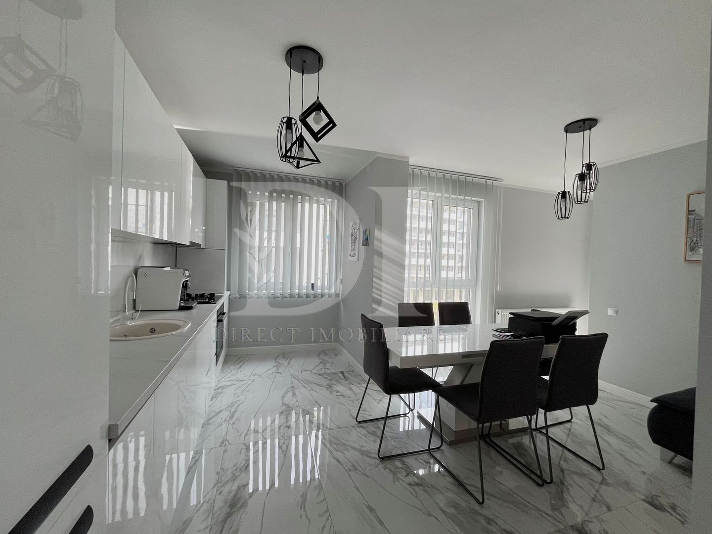 Apartament etaj intermediar | Zona Eroilor | parcare inclusa - Poză 2