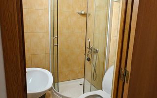 Închiriez apartament 2 camere, nemobilat, ultracentral - Poză 8