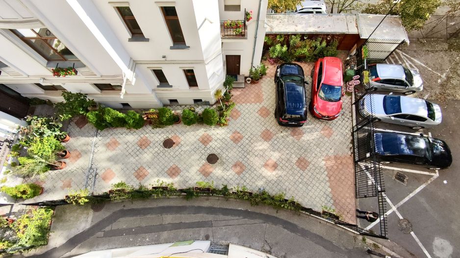 Piata Unirii Fantani Vila  500 mp utili curte 204 mp - Poză 5