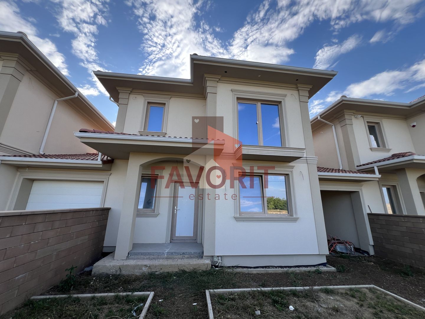 Duplex 5 camere despartit prin garaj | Giroc - Poză 2