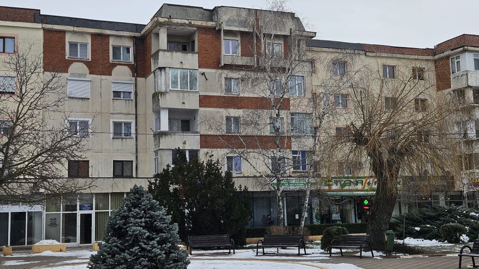 Apartament 3 camere, Ultracentral, Costesti - Poză 1