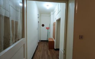 Garsonieră spațioasă de vânzare în zona istorică a Brașovului - Poză 3