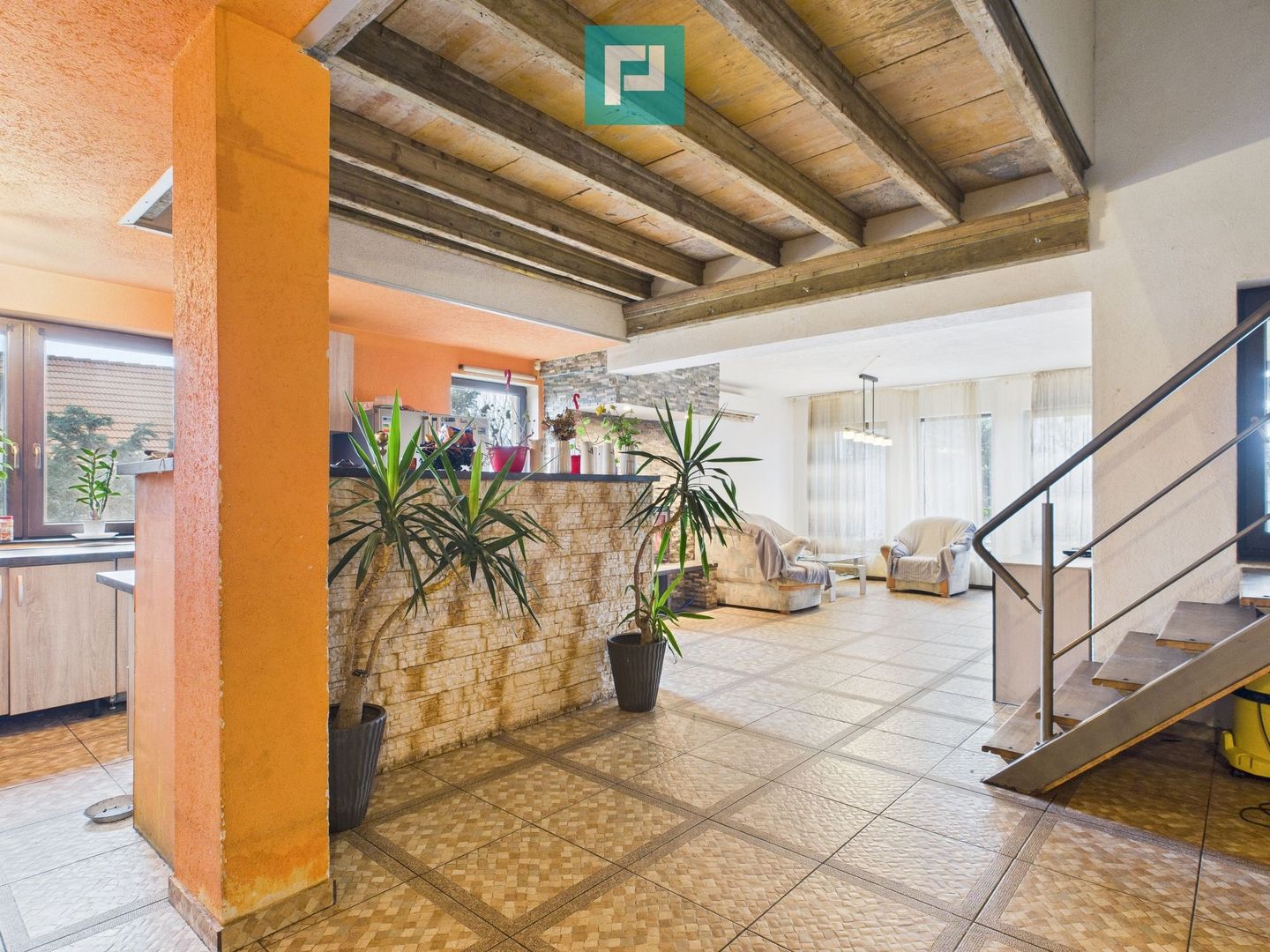 Casă individuală spațioasă, la 10 km de Timișoara - Poză 8