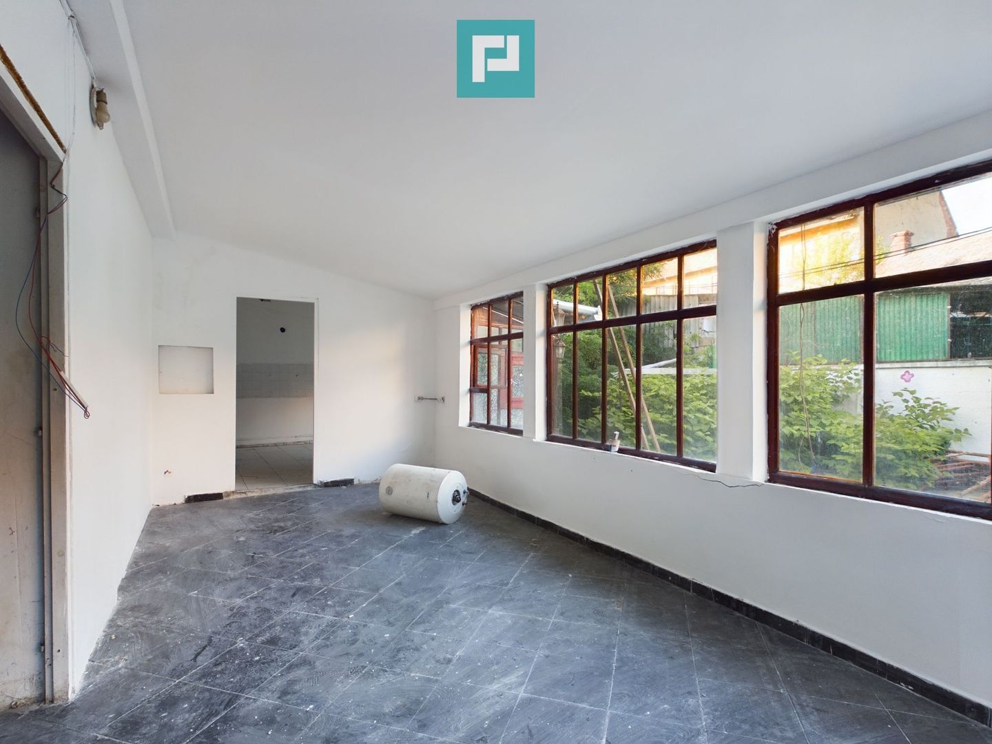 Apartament cu 3 camere în zonă Centrală, Lipova - Poză 3