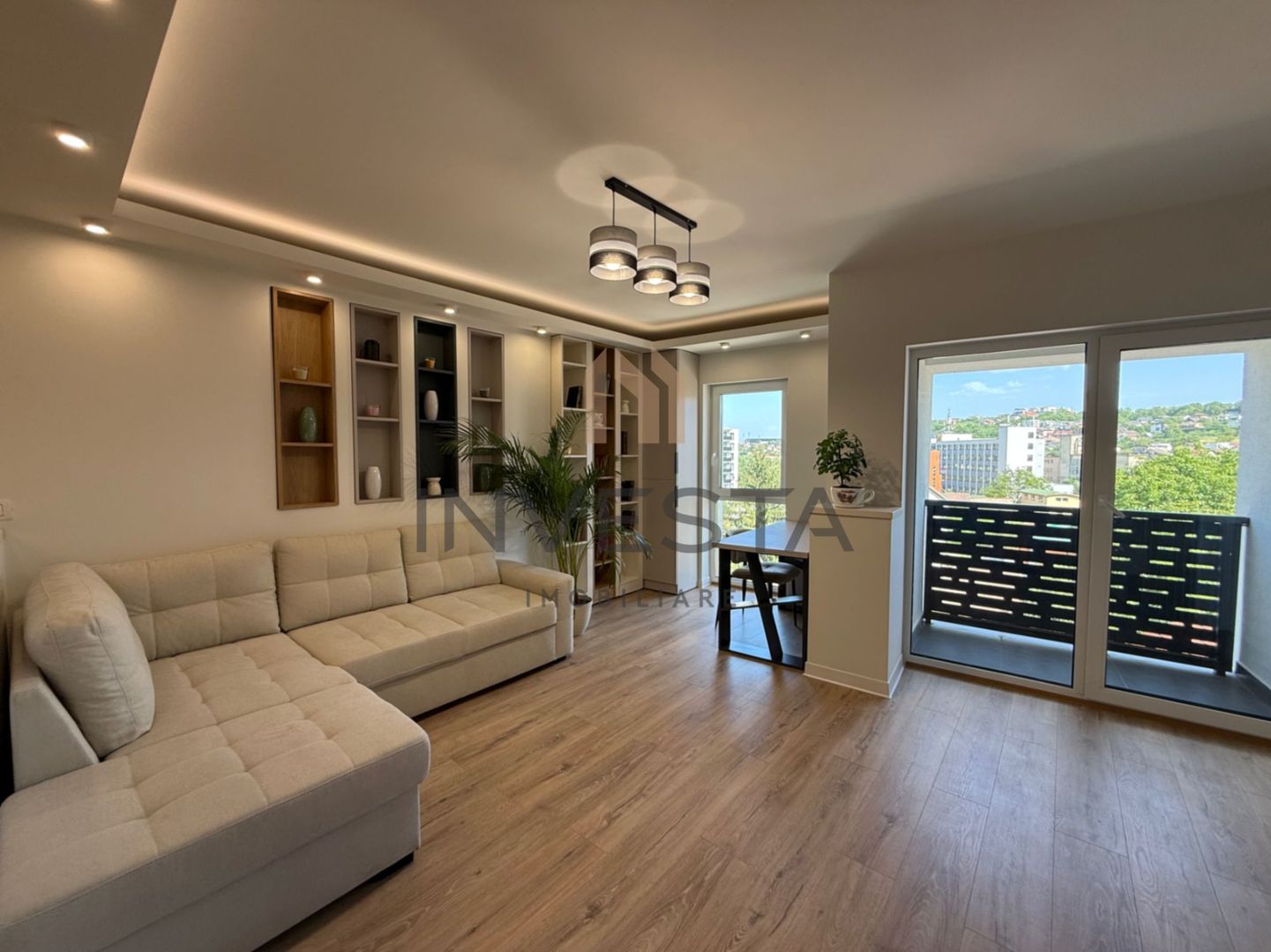 Apartament modern cu 2 camere, finisaje de lux, mobilat complet! - Poză 1