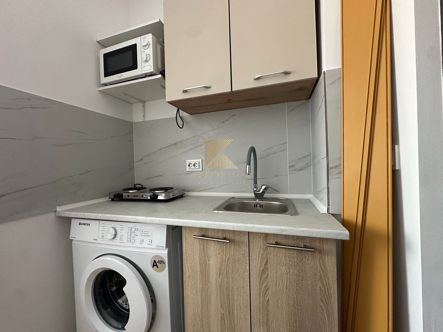 Camera cu baie, renovata complet, Str. Serii 2, prima inchiriere - Poză 6