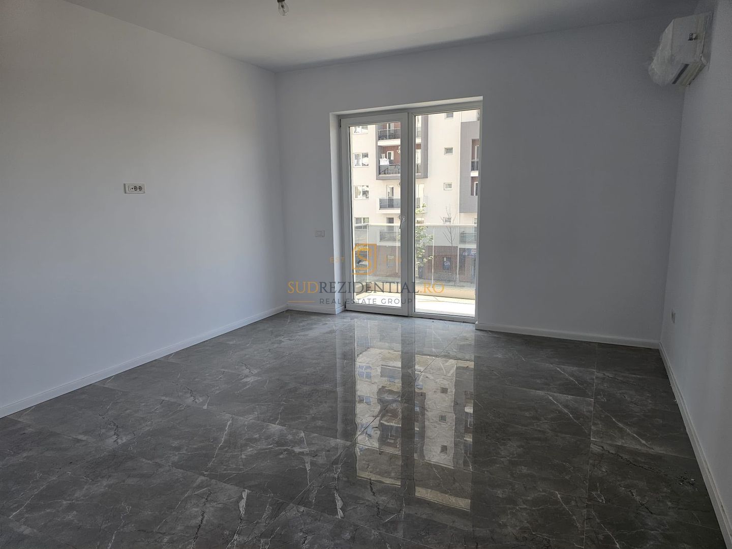Apartament decomandat 3 camere, disponibil imediat, etaj 2/10 - Poză 4