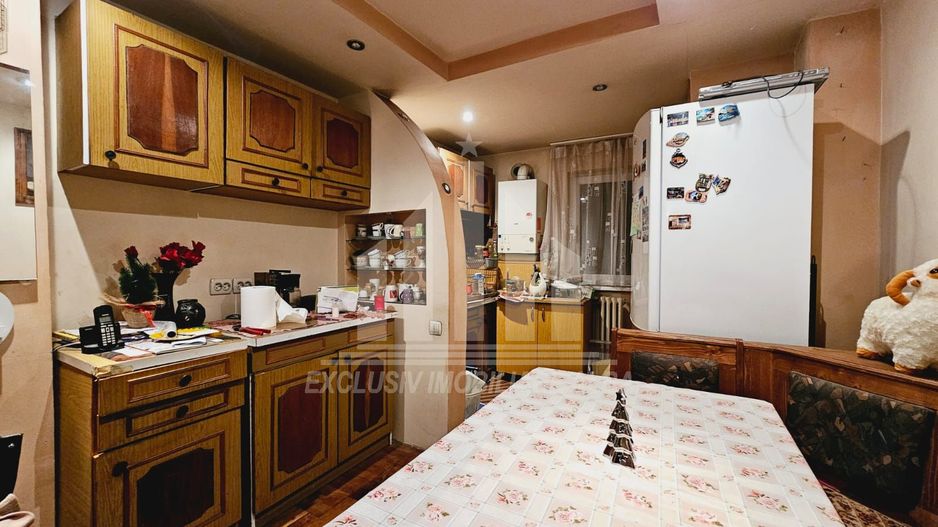 Apartament cu 4 camere decomandate, Cetate - zona Mercur - Poză 3