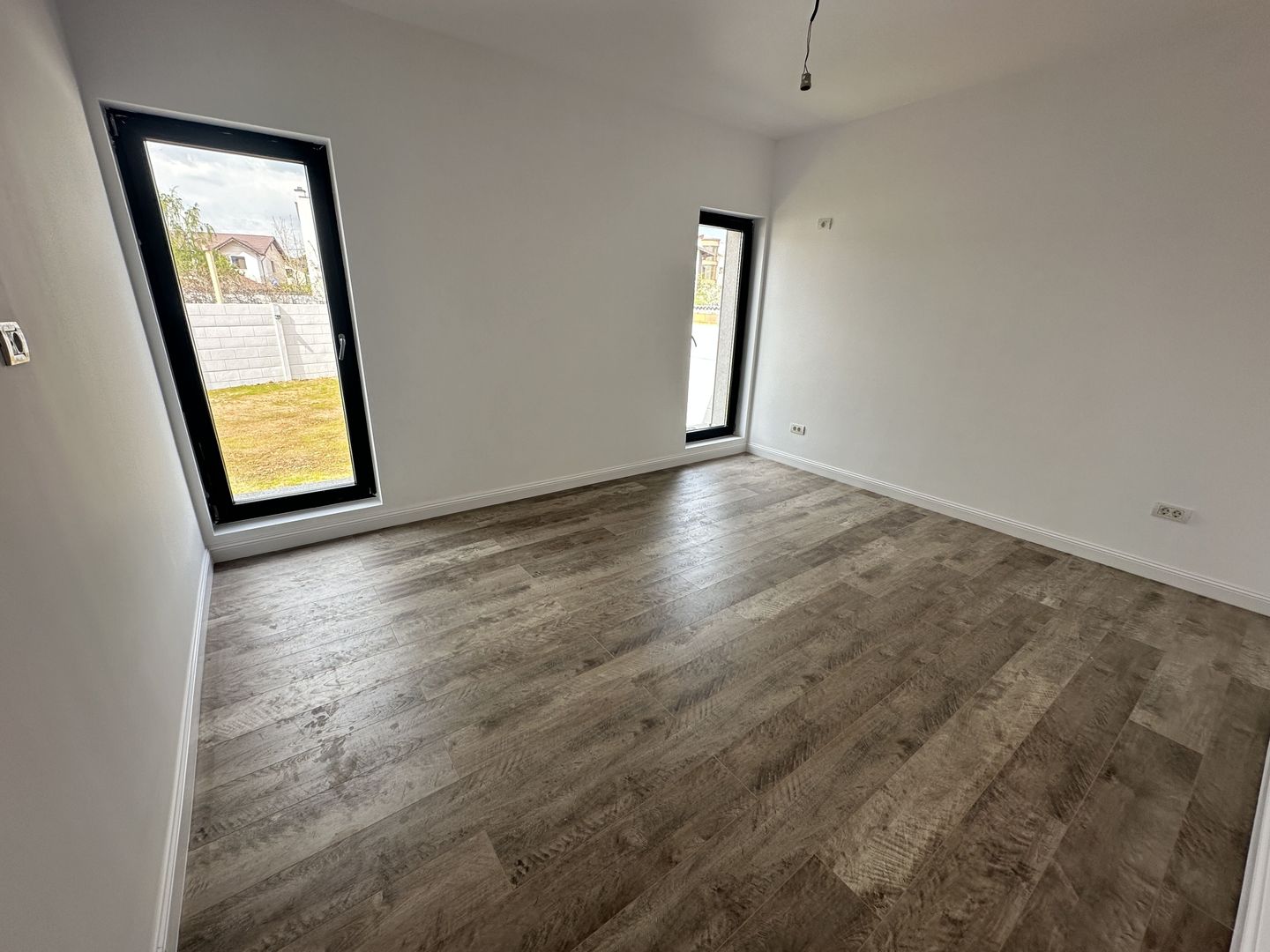 CASA INDIVIDUALA BRAGADIRU, TOATE UTILITATILE, CURTE 340 MP, COMIS 0% - Poză 3