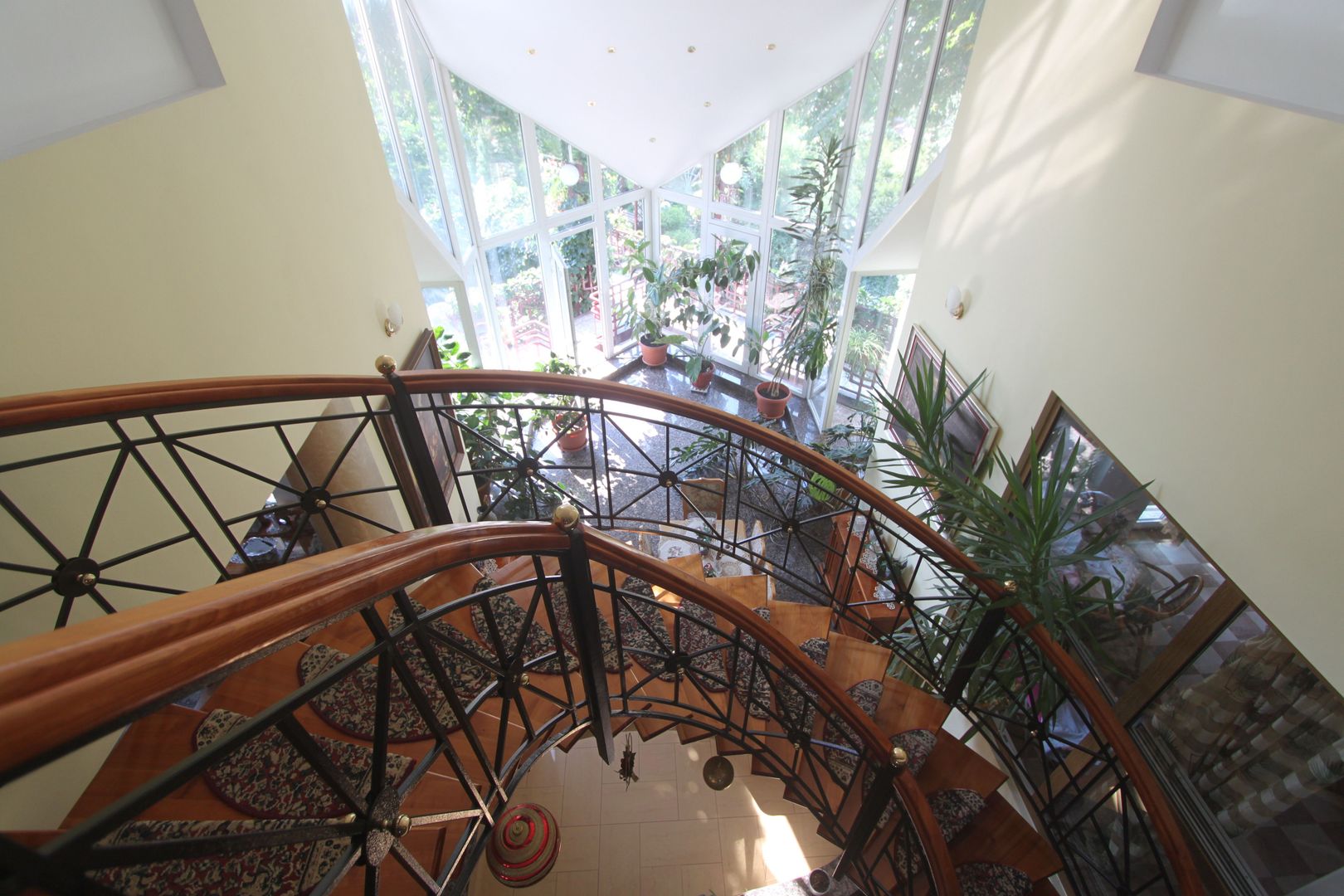 Casă / Vilă cu 8 camere de vânzare în zona Semicentral - Poză 45