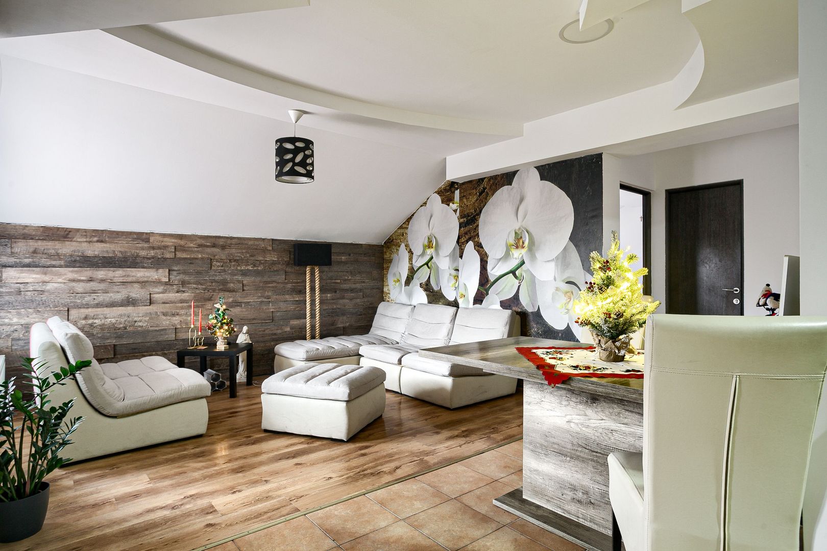 PROPRIETATE VÂNDUTĂ Apartament tip Penthouse în spate la Ziridava - Poză 2