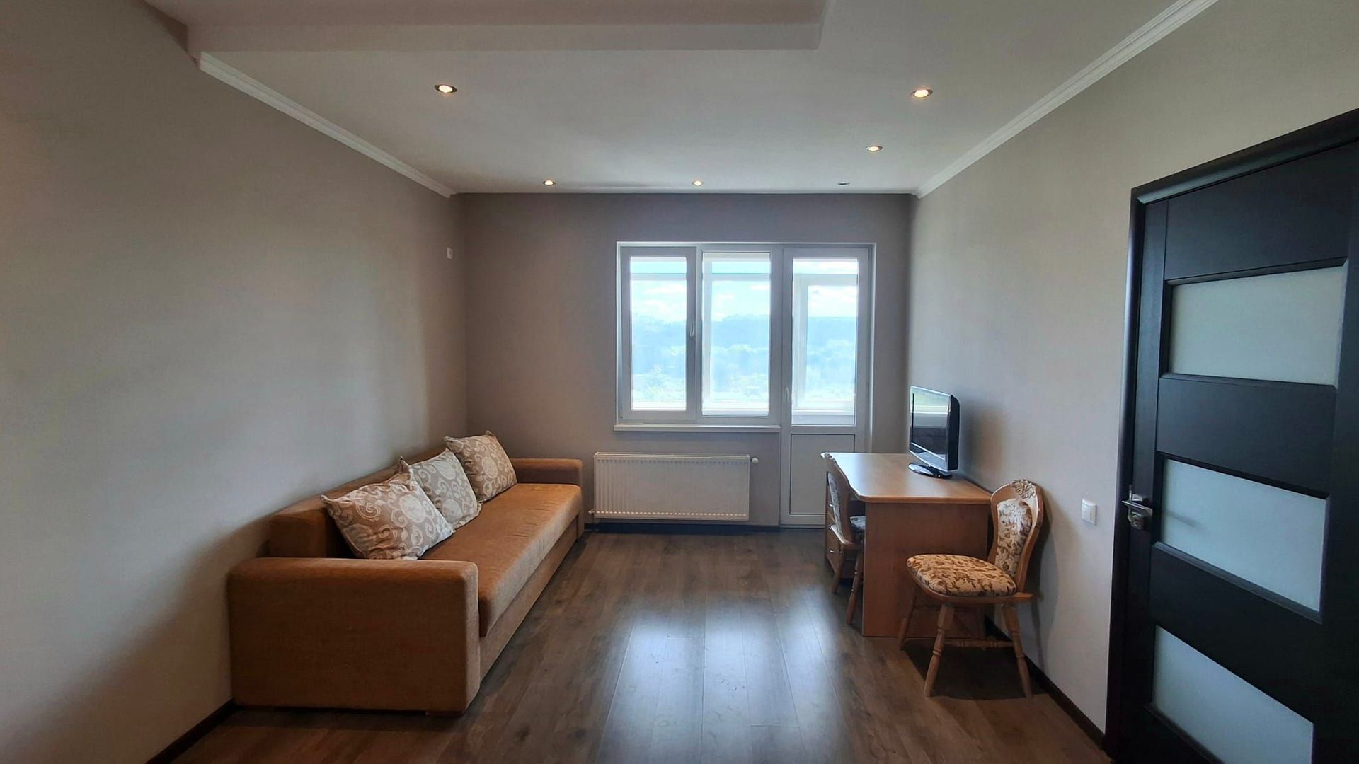 Apartament 1 cameră + 2 balcoane str. Kiev, Mun. Chișinău - Poză 3