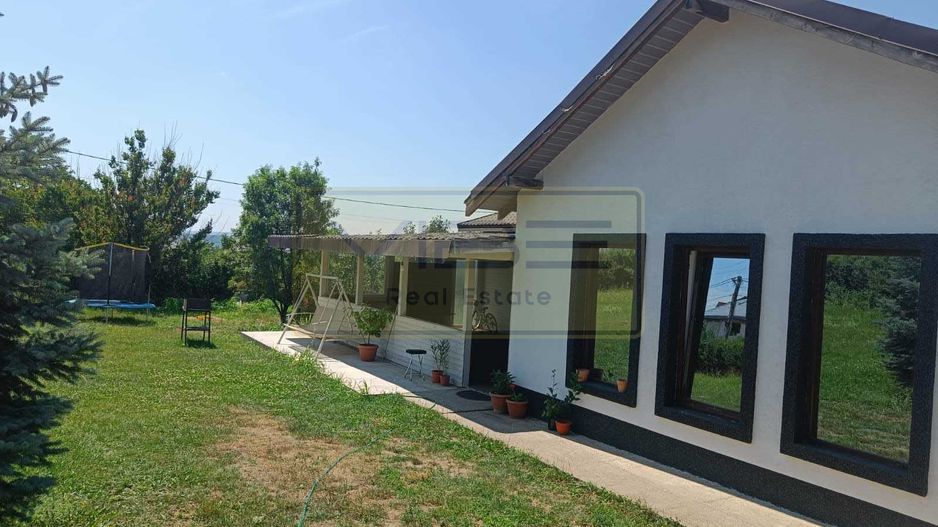 CASA 4 CAMERE- CURTE 1000MP - Ideal de locuit/ after school etc - Poză 1