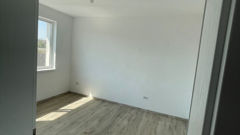 Duplex pe parter de vanzare in Bucovat - Poză 3