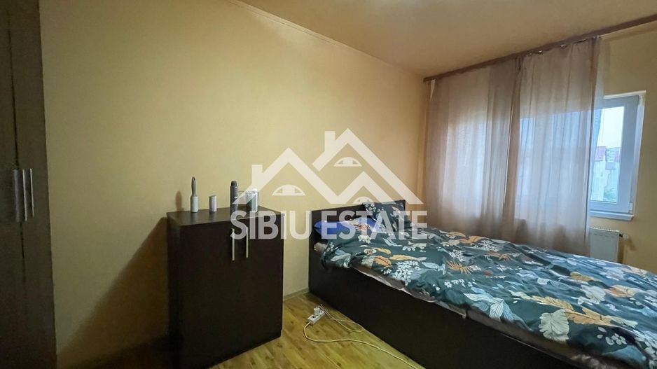Apartament luminos cu 2 camere, la mansardă, în zonă căutată - Poză 4