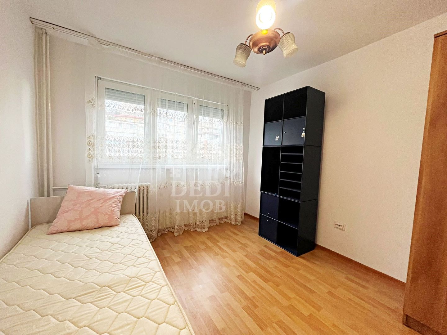 Apartament 3 camere de inchiriat in zona centrala Blv. Dacia, Oradea - Poză 4