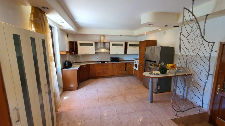 Vila unicata | Teren de 3000 m2 | Piscina si vegetatie matura - Poză 12