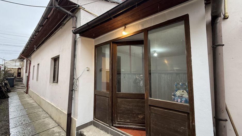 Spațiu de închiriat în Vilă - 2 camere+birou+curte în Campina - Poză 14