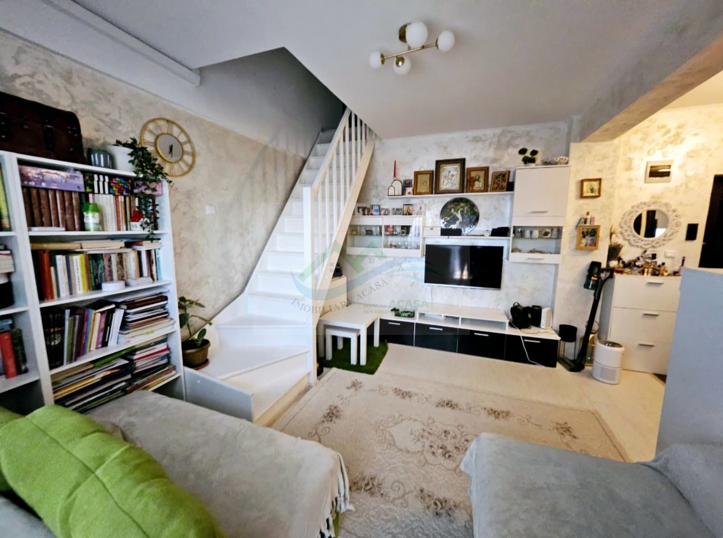 Apartament 3 camere de vânzare - Poză 1