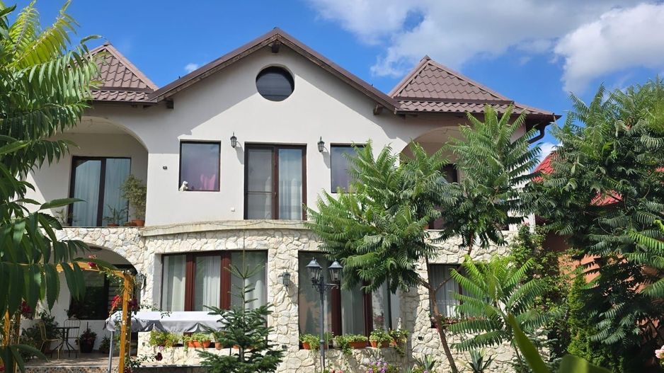 Casa de Închiriat - Poză 1