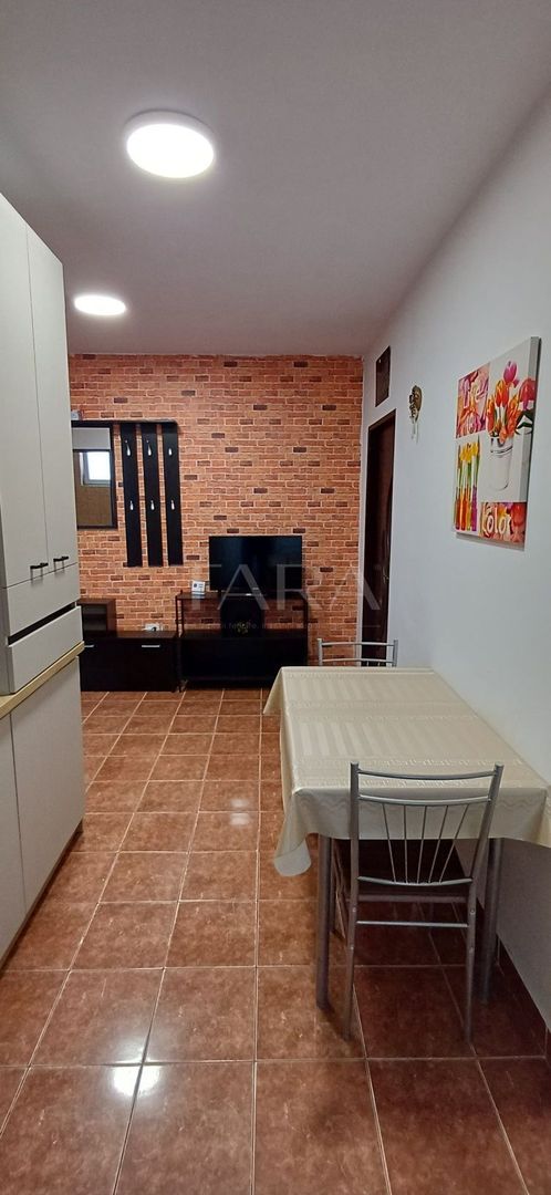 Apartament 1 cameră de vânzare, mobilat și utilat la cheie. - Poză 3