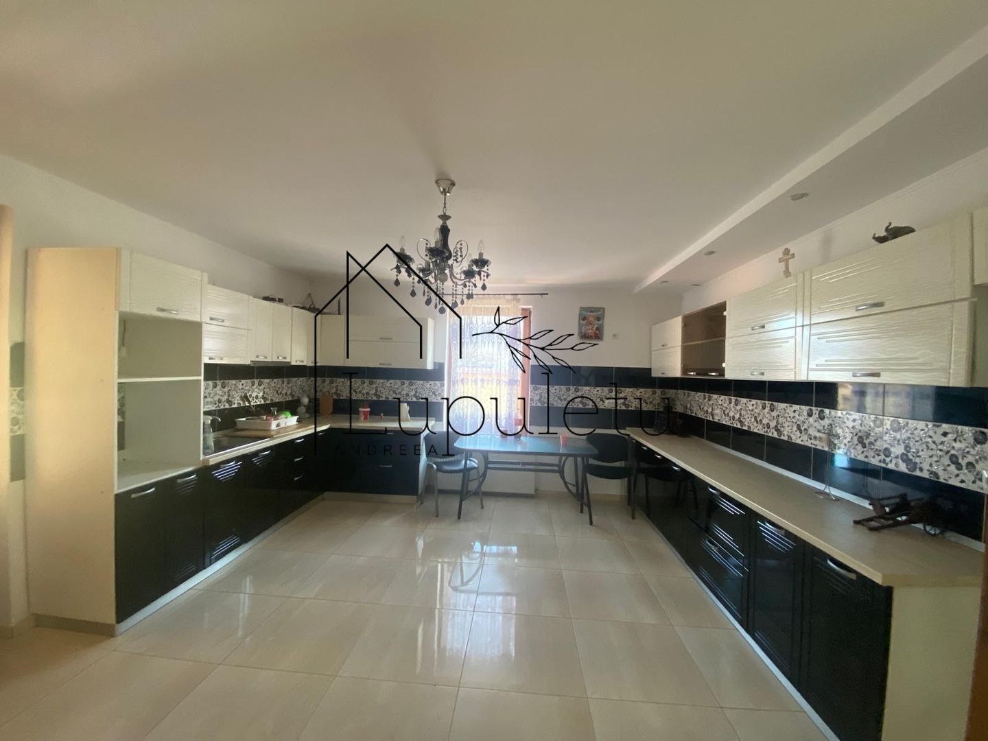VILĂ PREMIUM DE VÂNZARE | STRADĂ PRIVATĂ | 5 CAMERE | Rasinari - Poză 5