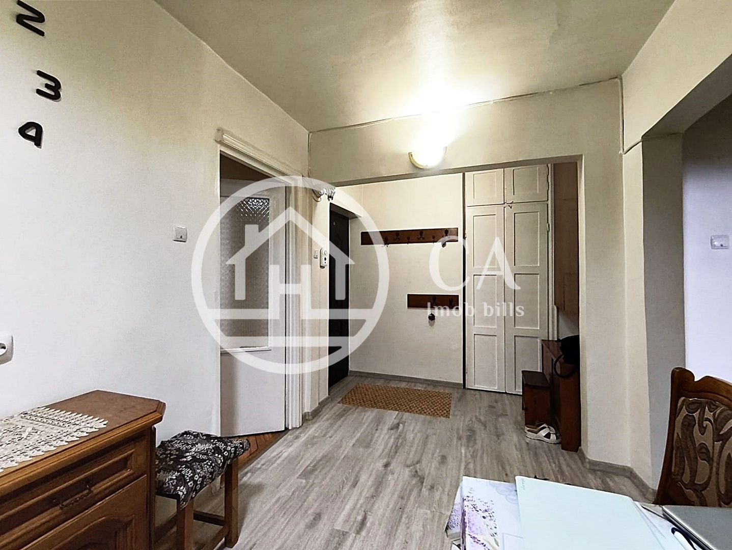 Apartament de vânzare cu 3 camere în zona Rogerius, Oradea - Poză 3