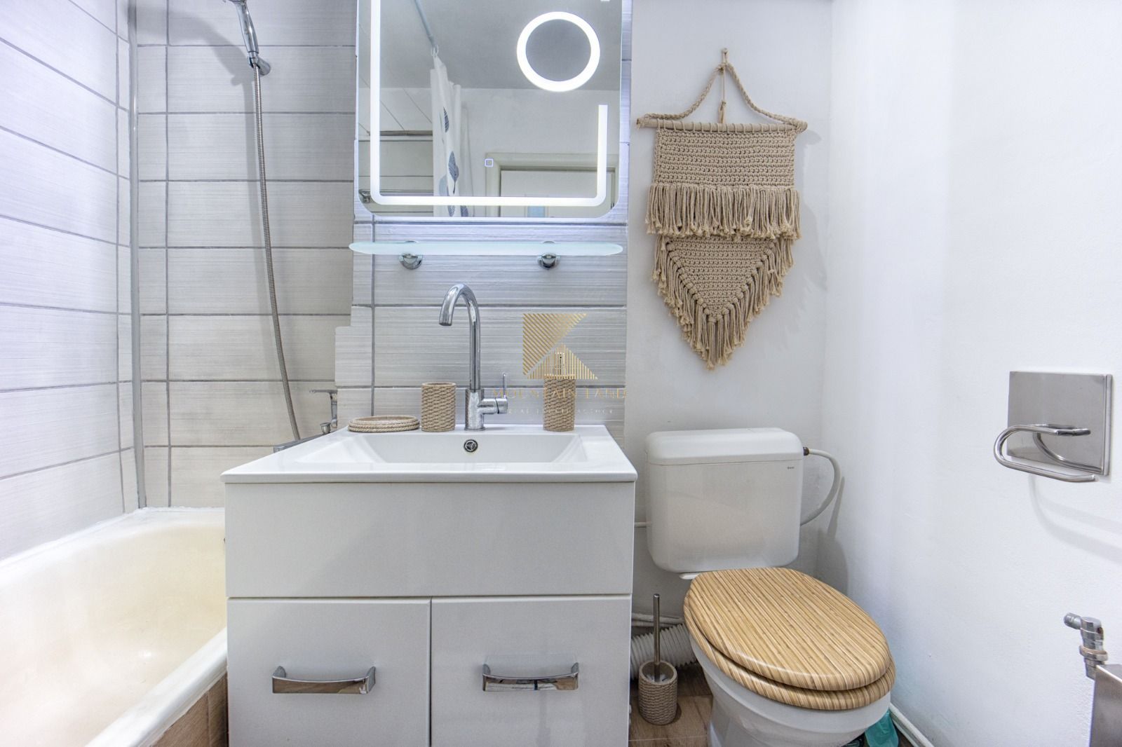 Apartament luminos, 65 mp, cu parcare și boxă Bartolomeu, str. Lânii33 - Poză 12