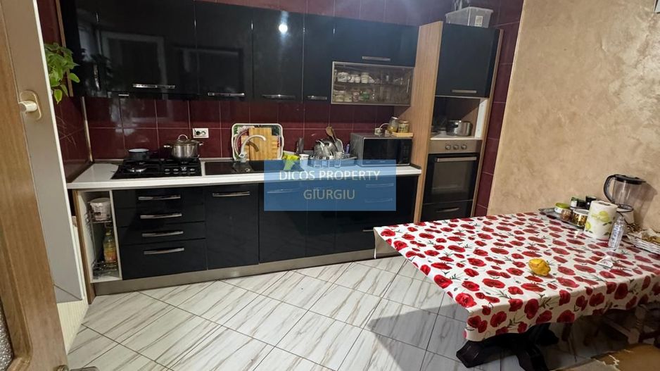 Casă P+M pe strada Tineretului - Poză 3