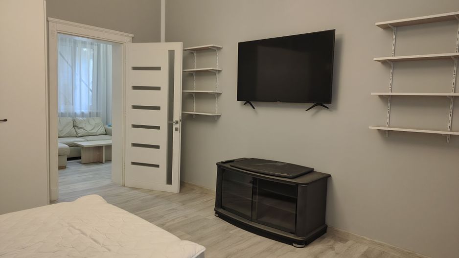 Apartament 3 camere la casa ,ultracentral, 550 E neg. Comision 50% - Poză 3