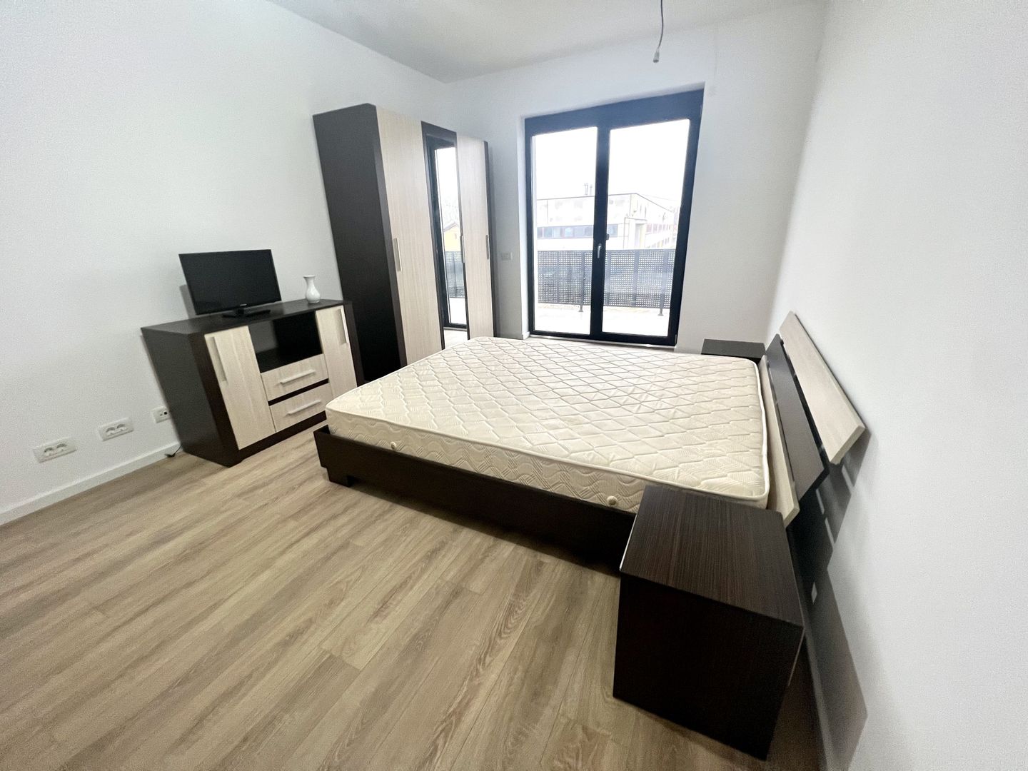 APARTAMENT SPATIOS CU TERASA - Poză 3