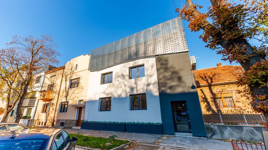 Clădire modernă P+1+M în centrul orașului - Poză 2