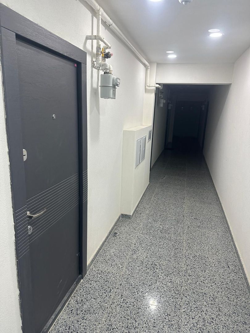 Garsonieră în Popești-Leordeni, Mobilată si utilată,piscina,metrou Berceni - Poză 1