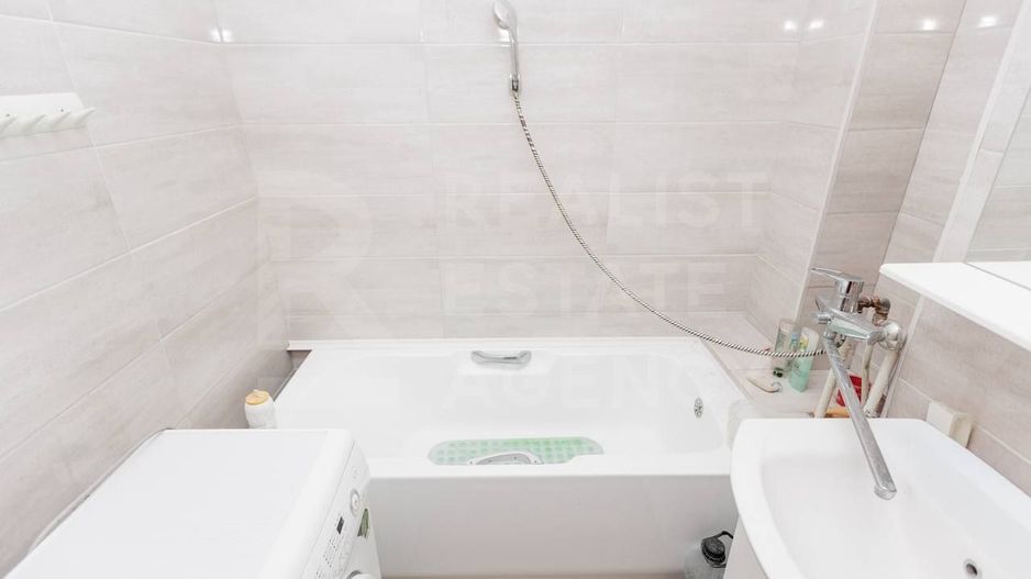 Vânzare, apartament, 3 camere, strada Miorița ,Centru. - Poză 12