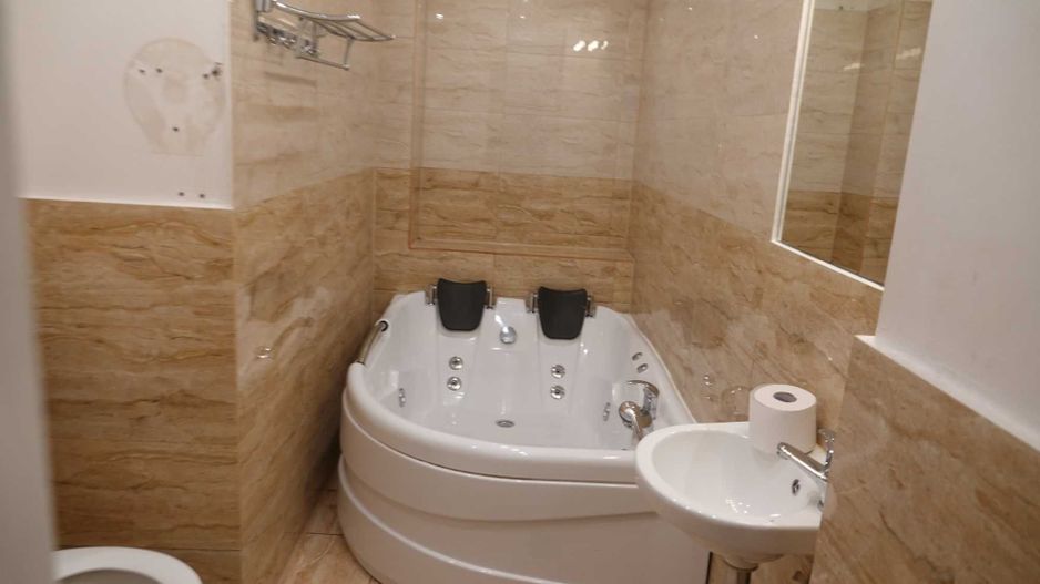 Vila cu 3 apartamente + o garsoniera -Unirii-Sf. Vineri - Poză 2