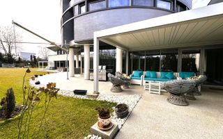 Bijuterie Arhitecturala Premiata, cu Piscina si Tehnologie Inteligenta - Poză 10